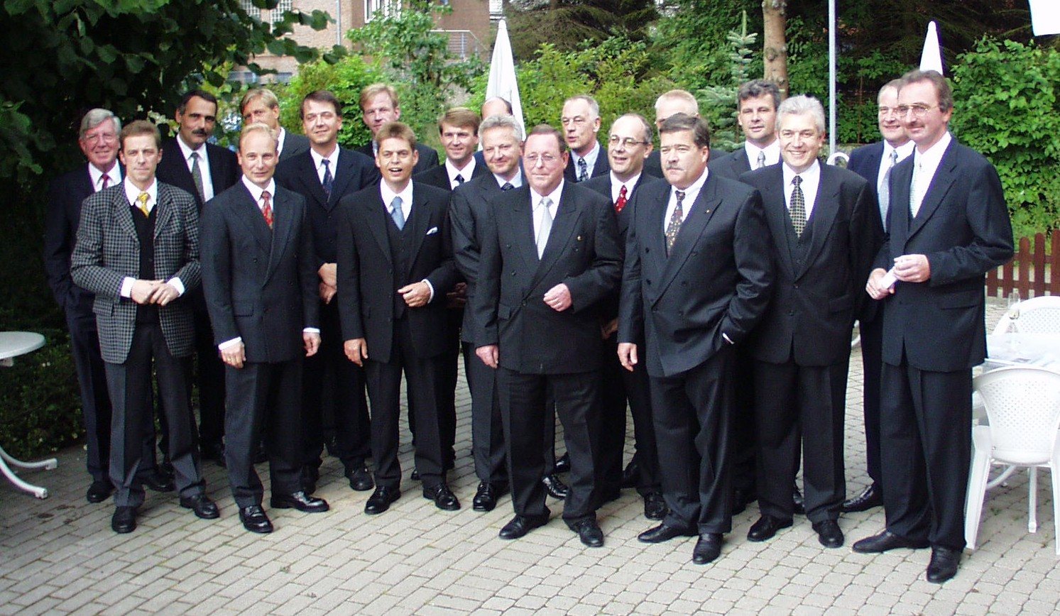 Die Gründungsmitglieder des Lions Club Großhansdorf im Sommer 2000