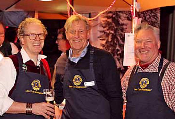 Drei Mitglieder des Lions Club Großhansdorf beim Hüttenzauber